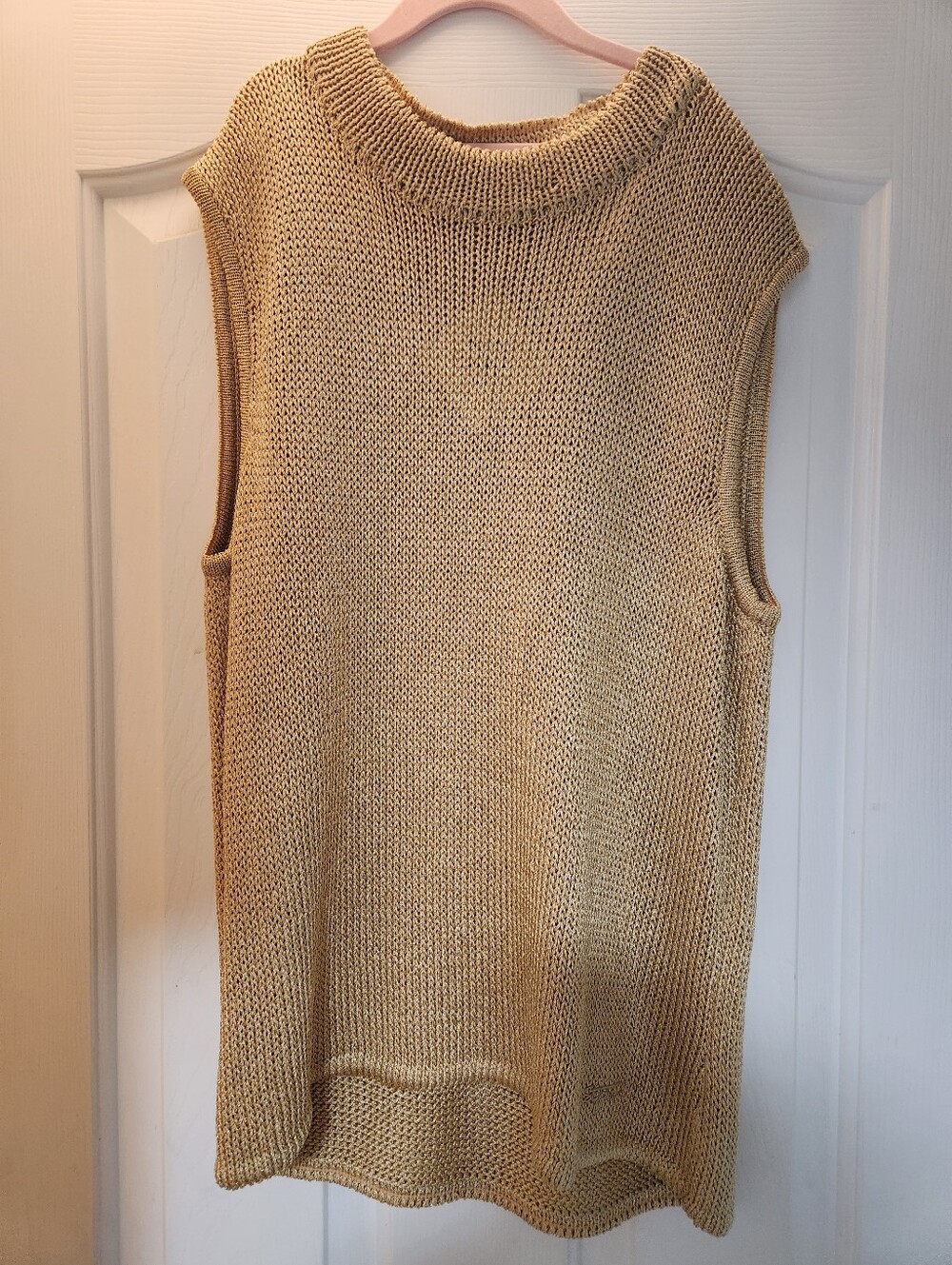 NWTs St. John Metallic Gold Knit Sleeveless Top$335 Euro Summer Quiet Luxury
